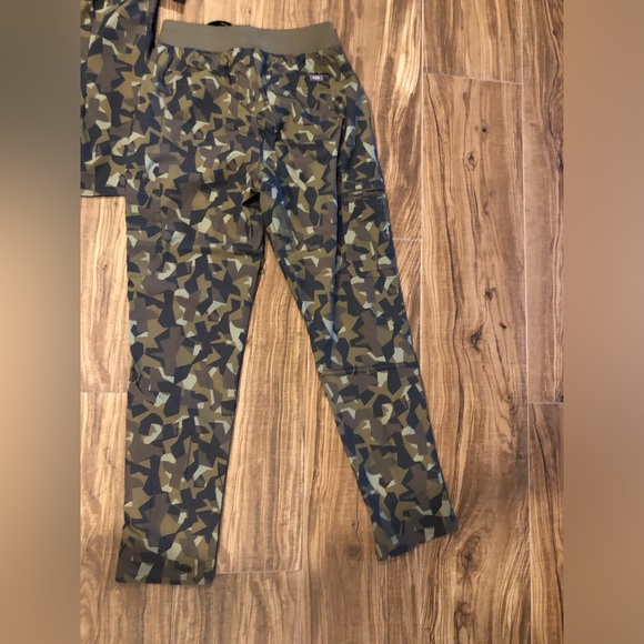 NWOT Figs camouflage set technical collection. - Picture 3 of 9